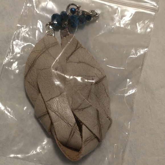 Leather Mystery Braid Bracelet- off white - Picture 6 of 6